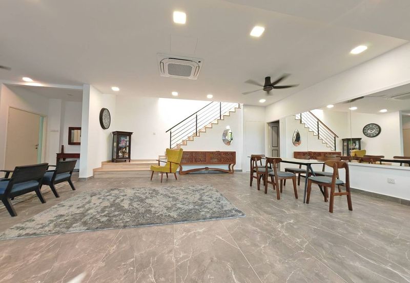 Maple Red, Adda Heights