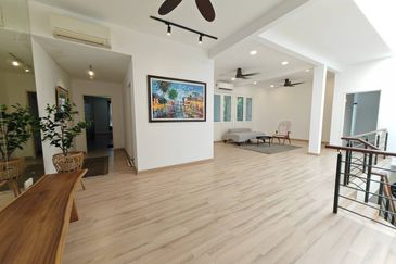 Maple Red, Adda Heights