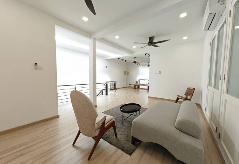 Maple Red, Adda Heights