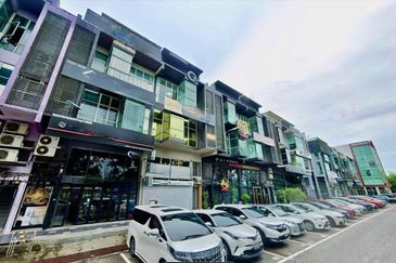 Pusat Perdagangan Danga Utama