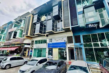 Pusat Perdagangan Danga Utama