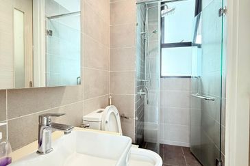 The M @ Medini Macrolink