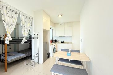 The M @ Medini Macrolink