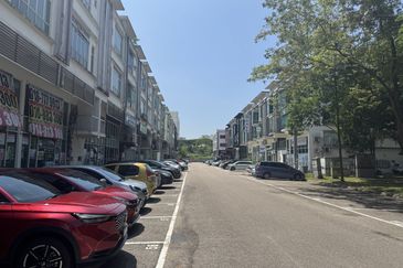 Pusat Perdagangan Danga Utama