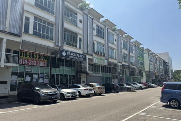 Pusat Perdagangan Danga Utama