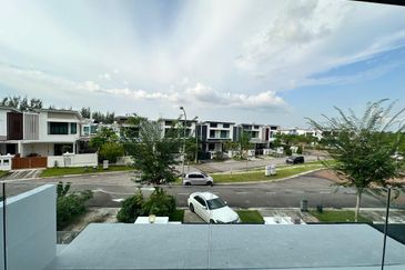 The Canal Garden South, Horizon Hills