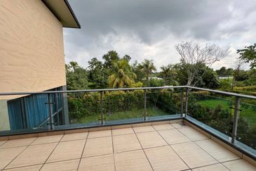 Forest City Golf Resort, Gelang Petah