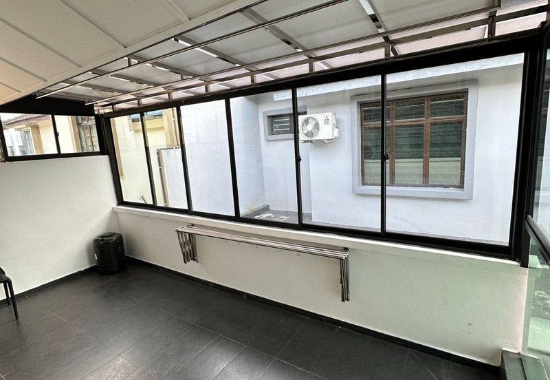 Maple Red, Adda Heights