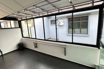 Maple Red, Adda Heights