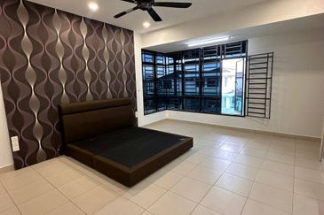 Maple Red, Adda Heights