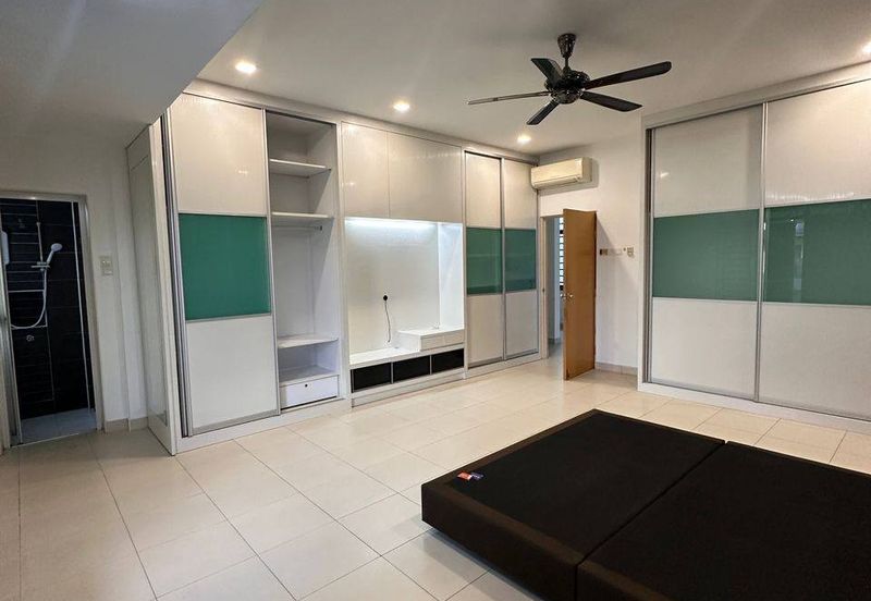 Maple Red, Adda Heights