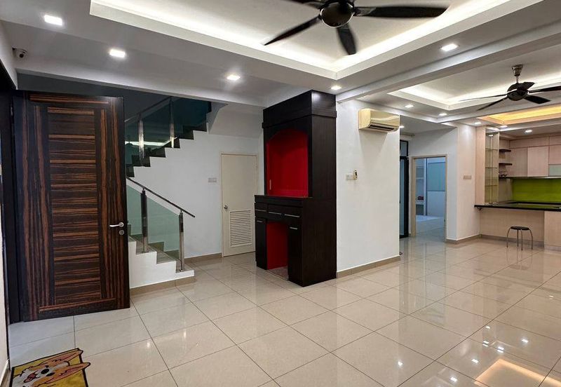 Maple Red, Adda Heights