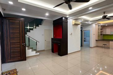 Maple Red, Adda Heights