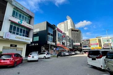 Taman Mount Austin Commercial