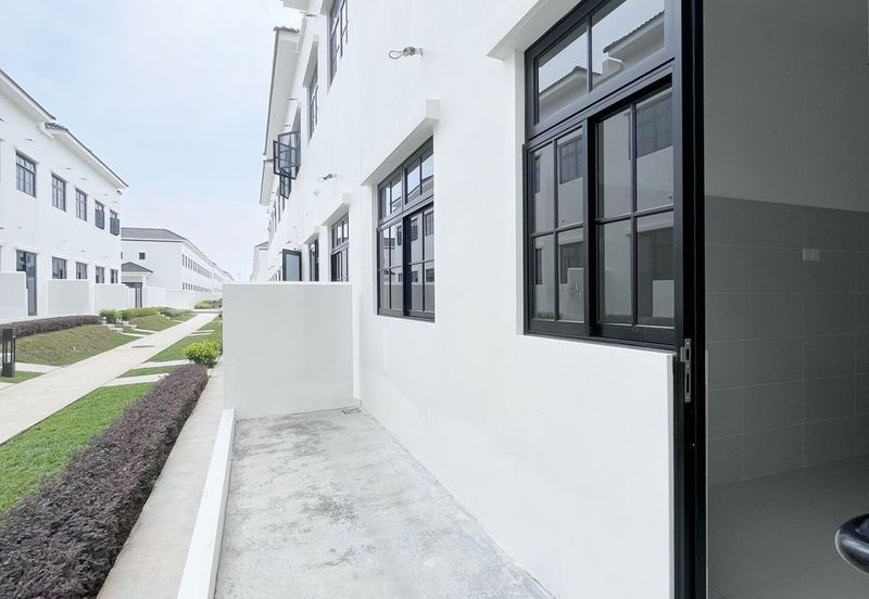 Tate Dalton @ Eco Botanic 2