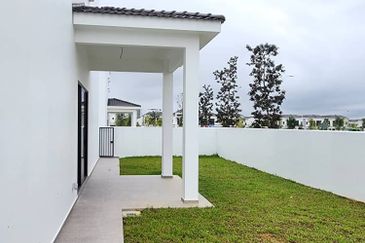 Tate Dalton @ Eco Botanic 2