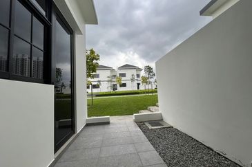 Tate Dalton @ Eco Botanic 2