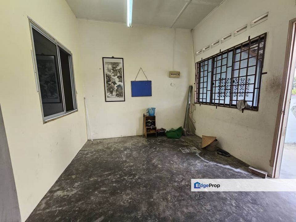 Single Storey Corner Lot for Sale Jalan Temenggong Taman Ungku Tun Aminah, Johor, Skudai