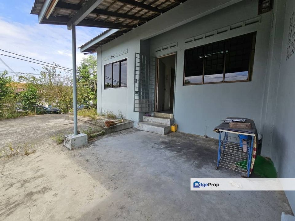 Single Storey Corner Lot for Sale Jalan Temenggong Taman Ungku Tun Aminah, Johor, Skudai