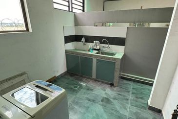 Maple Red, Adda Heights