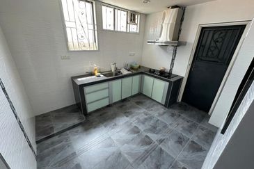 Maple Red, Adda Heights