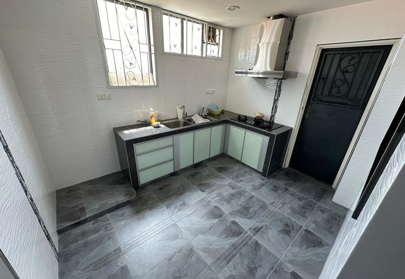 Maple Red, Adda Heights