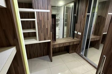 Maple Red, Adda Heights