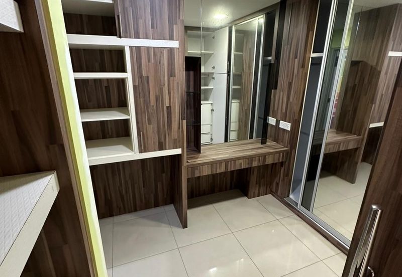 Maple Red, Adda Heights