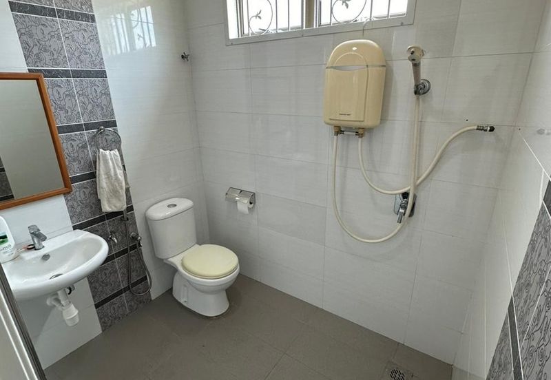 Maple Red, Adda Heights