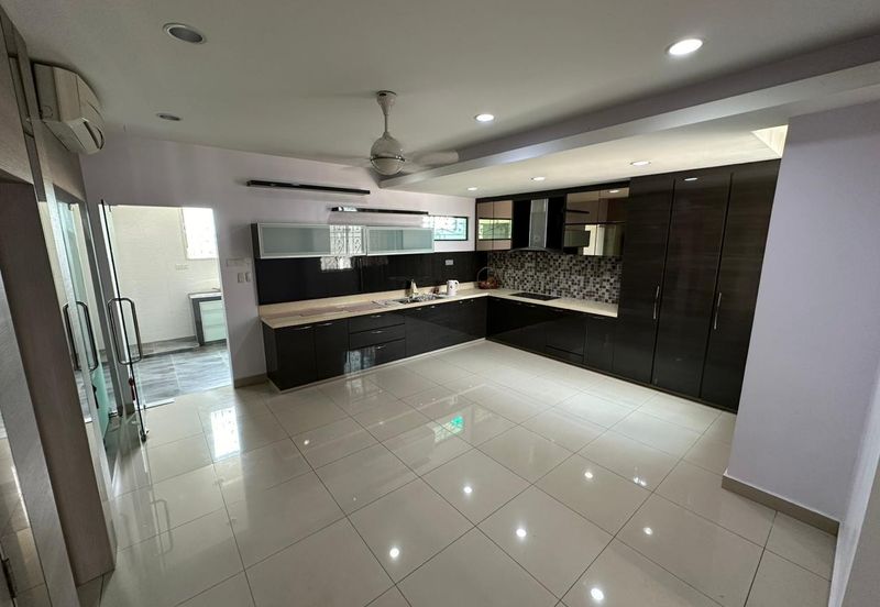 Maple Red, Adda Heights