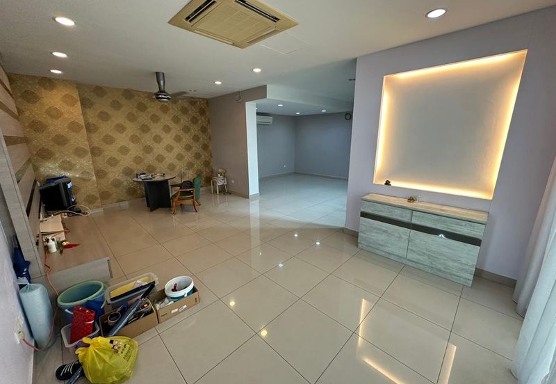 Maple Red, Adda Heights