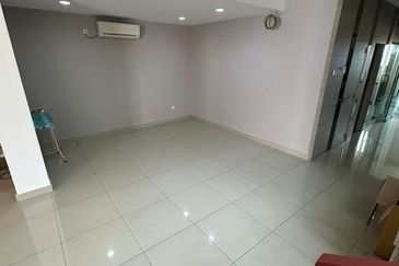 Maple Red, Adda Heights