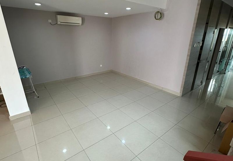 Maple Red, Adda Heights