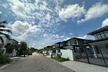 Maple Red, Adda Heights