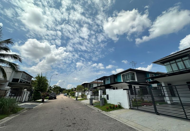 Maple Red, Adda Heights