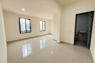 Double Storey House in Setia Tropika For Sale