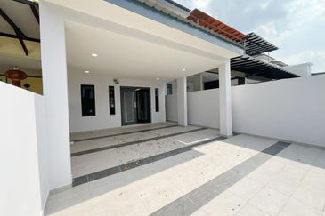 Double Storey House in Setia Tropika For Sale