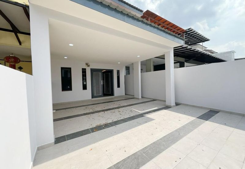Double Storey House in Setia Tropika For Sale