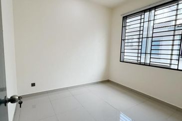 Double Storey House in Setia Tropika For Sale
