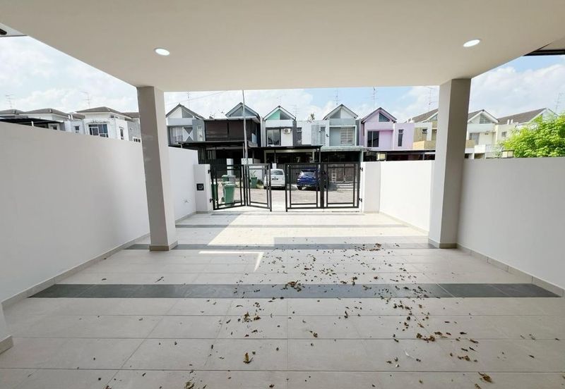 Double Storey House in Setia Tropika For Sale