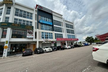 Taman Mount Austin Commercial
