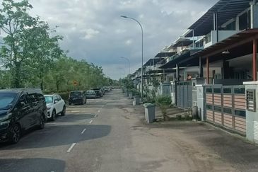 Jalan Mutiara Emas 10/8