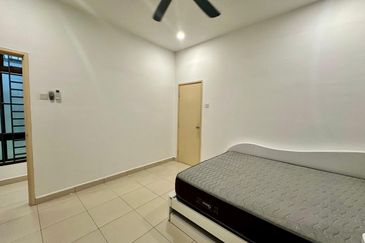 Maple Red, Adda Heights