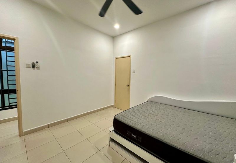 Maple Red, Adda Heights