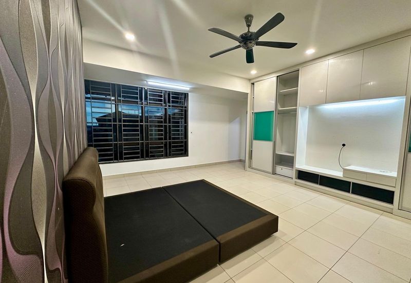 Maple Red, Adda Heights