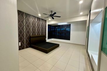 Maple Red, Adda Heights