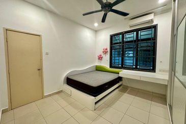 Maple Red, Adda Heights