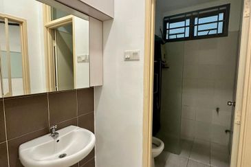 Maple Red, Adda Heights