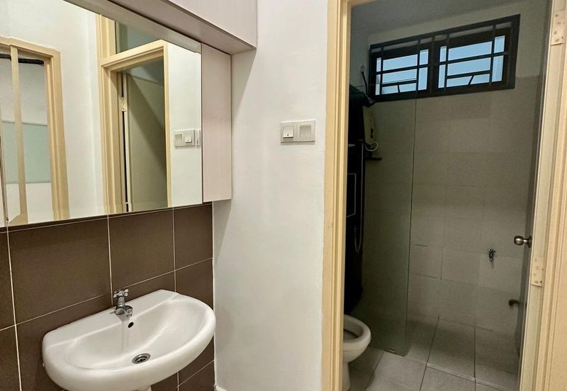 Maple Red, Adda Heights