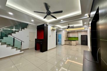 Maple Red, Adda Heights